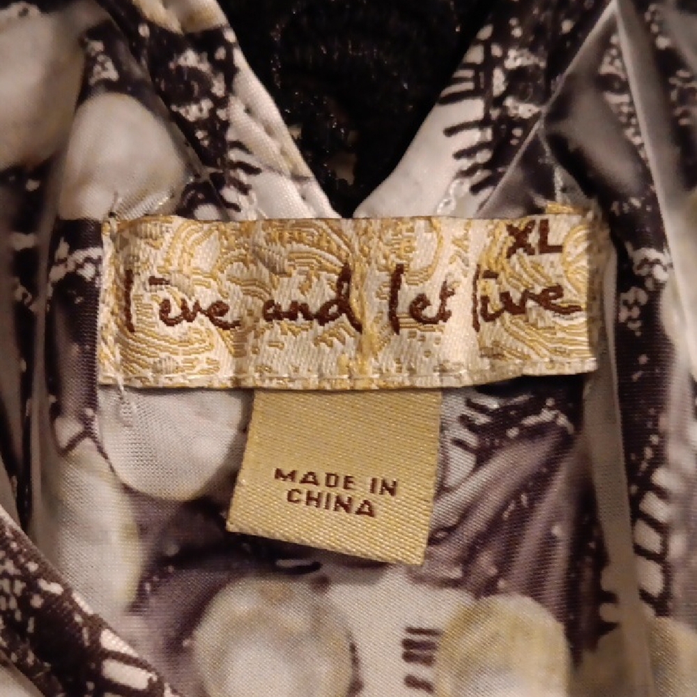 live and let live Black & White Floral V-Neck Blouse size 1X EUC - Picture 10 of 14